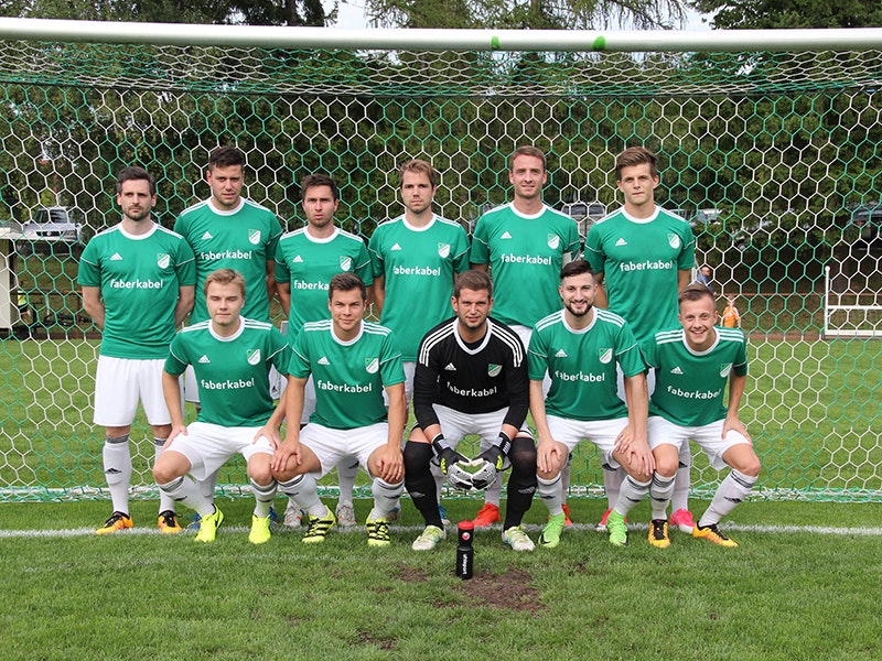 SV Auersmacher gewinnt erstes Derby der Saison in Faber-Trikots.